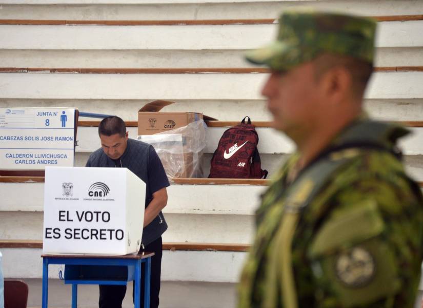 A las 17:00 se cerraron las elecciones en Ecuador y se empezó a contar los votos.