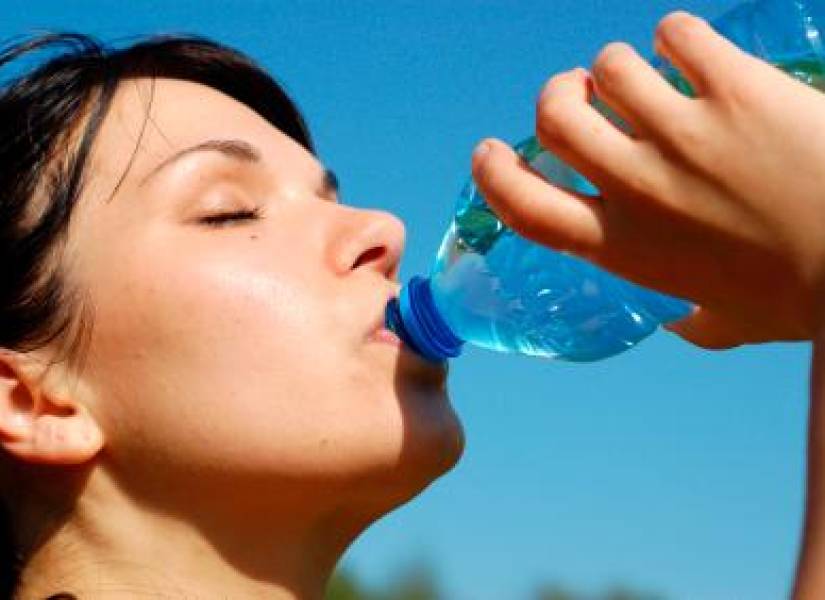 Mantenerse hidratado mejora el desempeño mental