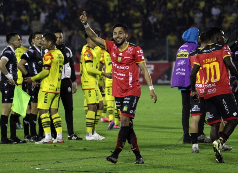 Deportivo Cuenca le pagó un mes de sueldo a sus jugadores con la taquilla del partido ante Barcelona SC.