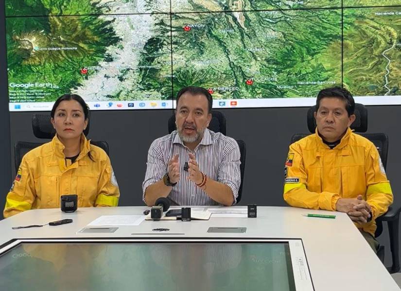 Rueda de prensa del puesto de mando de los bomberos.