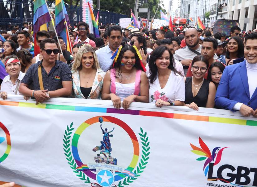 En el desfile del año pasado participó también la prefecta del Guayas, Marcela Aguiñaga.