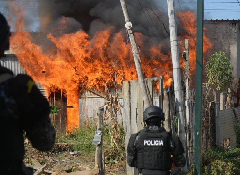 Los operativos se ha intensificado en Nueva Prosperina. Allí las mafias desalojan a dueños de casas para esconder a las víctimas de secuestro.