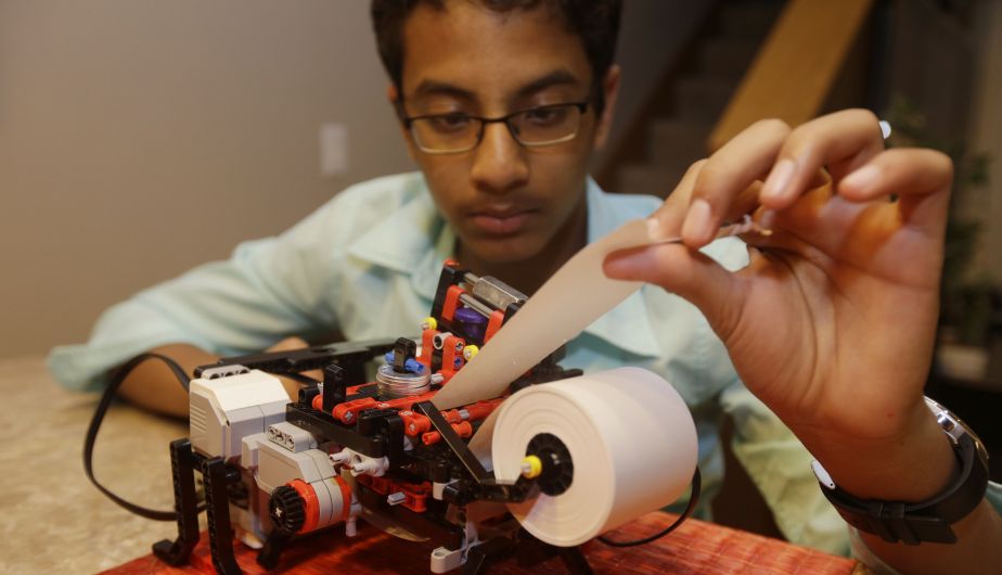 Shubham Banerjee, el adolescente que creó una impresora braille con Lego