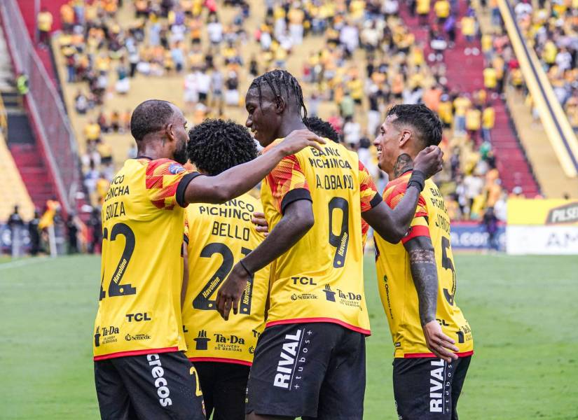 Jugadores de Barcelona SC celebran el gol de Allen Obando contra Cumbayá por la fecha 13 de la Liga Pro