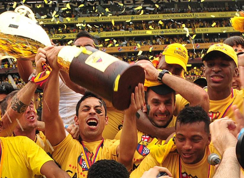 Archivo Matías Oyola campeón con BSC en 2012.