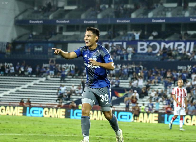 Tommy Chamba celebra su primer gol con Emelec