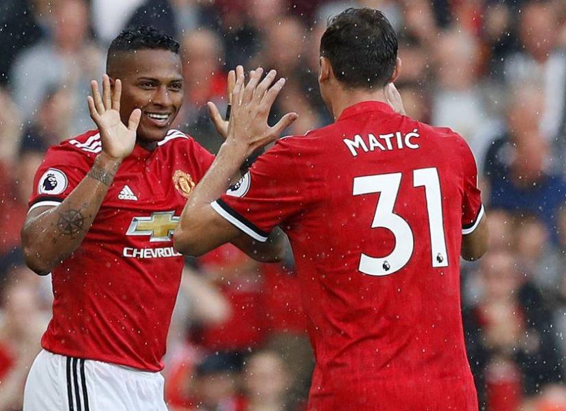 Antonio Valencia y Nemanja Matic en el Manchester United.