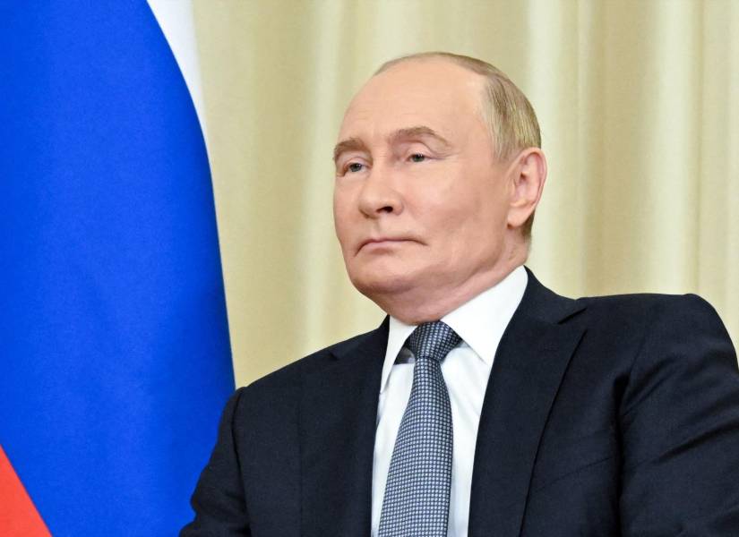 El liderazgo de Putin ha estado marcado por políticas autoritarias, la reactivación del nacionalismo ruso y una postura confrontativa en la arena internacional, especialmente con Occidente.