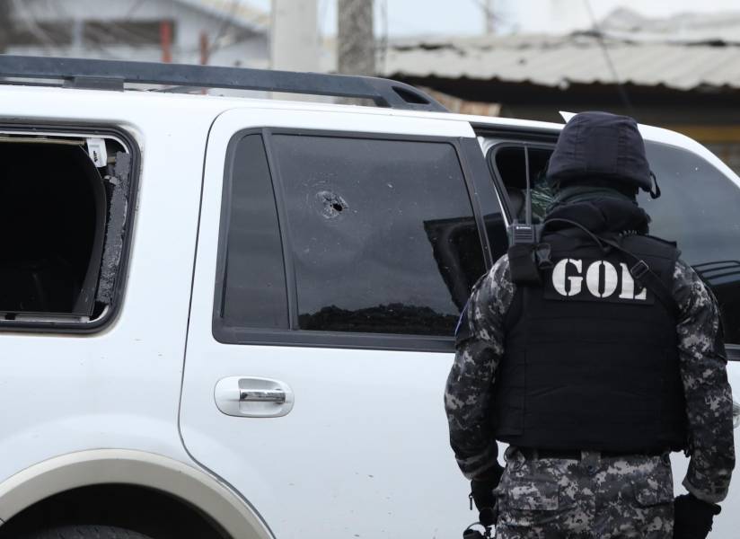 Imagen del 15 de mayo de 2023. El carro en el que iba el alcalde Luis Chonillo fue baleado cuando iba a instalar la primera sesión del Concejo Cantonal de Durán.