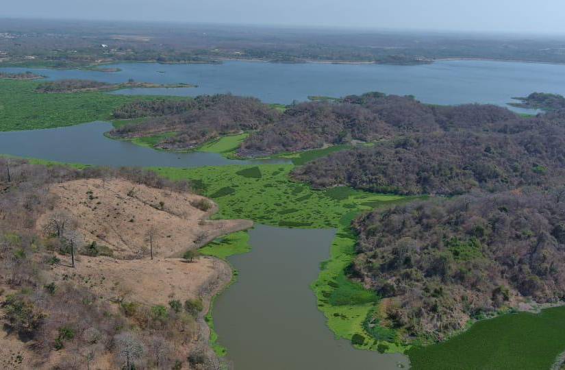 El canal de la muerte recorre más de 40 kilómetros desde Pascuales hasta la represa Chongón. Algunos trayectos incluso son subterráneos.