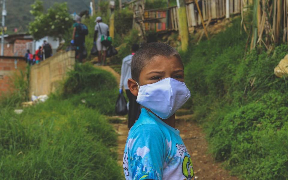 OMS: No se debería exigir que los niños menores de 5 años lleven mascarilla