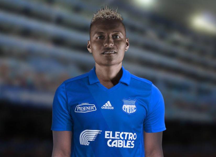 Jefferson Caicedo luce la camiseta de Emelec