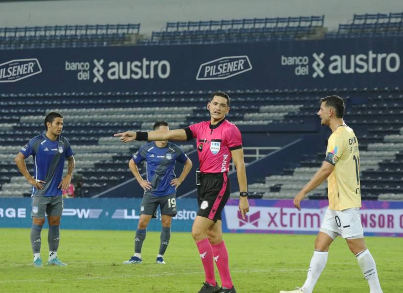 Yerson Zambrano dirigió su último partido en el Emelec vs. Universidad Católica por la fecha 11.