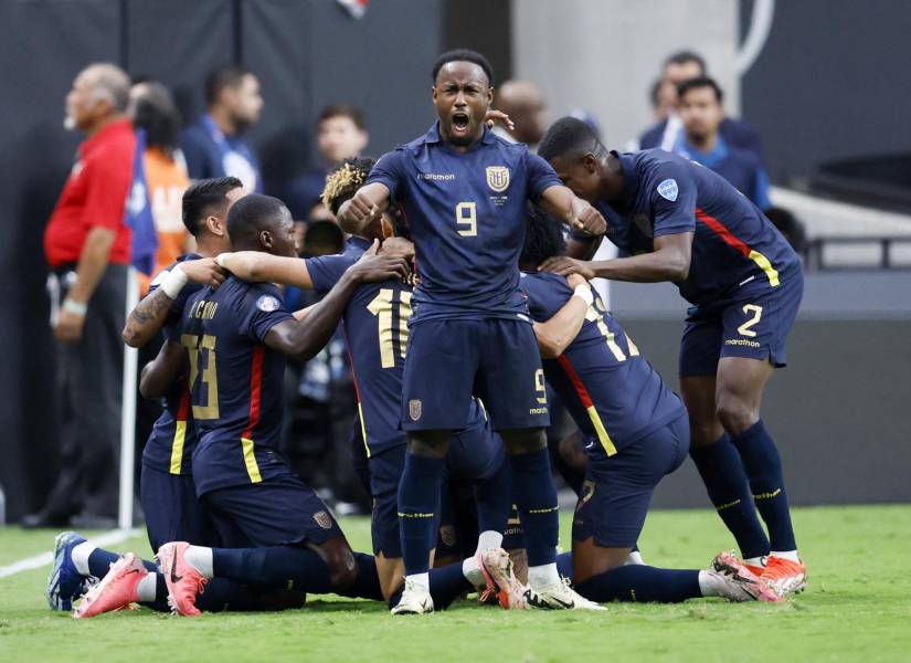 John Yeboah celebra con sus compañeros en la victoria de Ecuador ante Jamaica en la Copa América 2024.