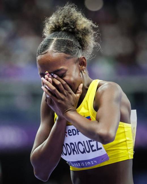 Kiara Rodríguez celebra su medalla de oro en los Juegos Paralímpicos de París 2024