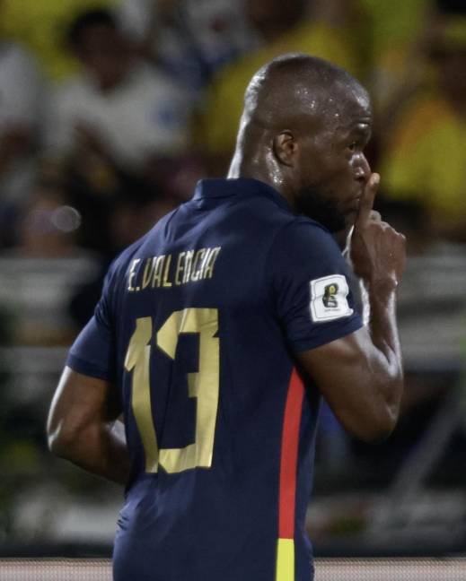 Enner Valencia celebró su gol con la selección de Ecuador ante Colombia por las Eliminatorias