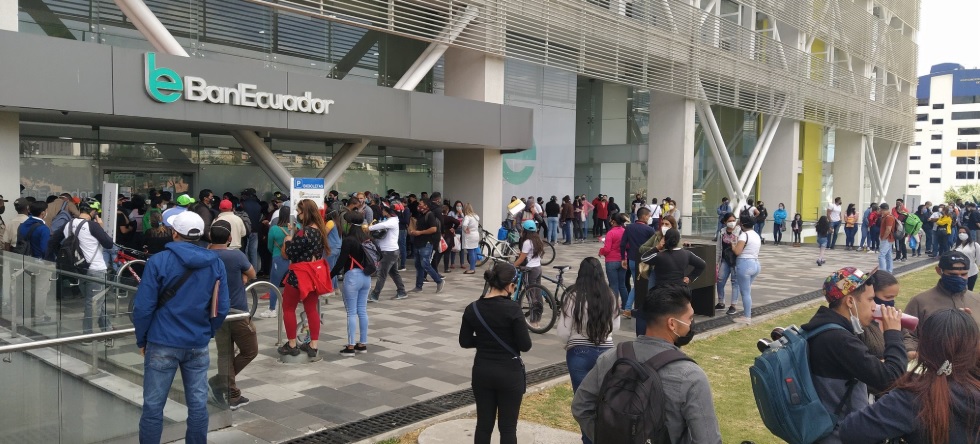 Cientos de venezolanos buscan su visa humanitaria
