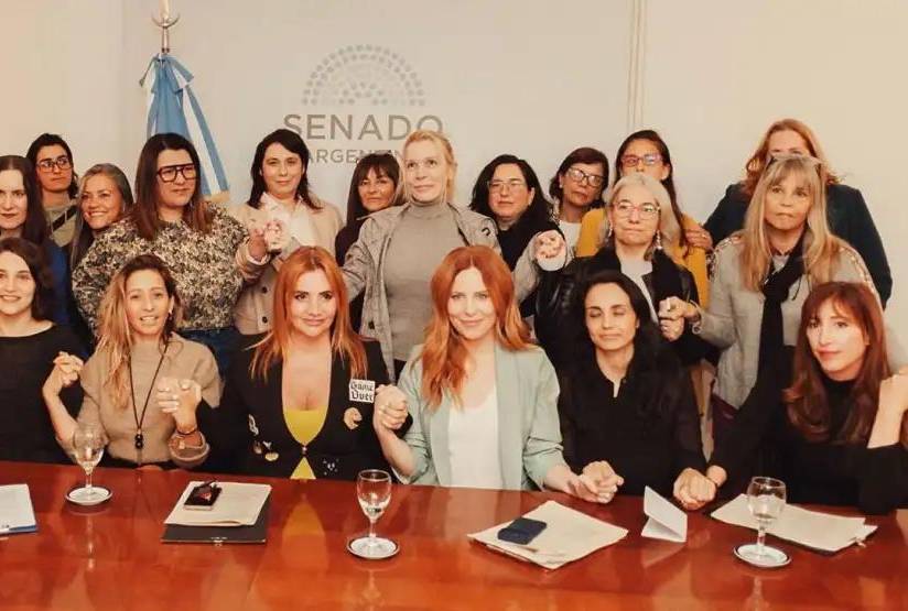 La organización Periodistas Argentinas presentó el informe «Cultura del acoso: Punto y Aparte», que releva y acompaña 19 testimonios de acoso sexual cometidos por el periodista Pedro Brieger a lo largo de 30 años.