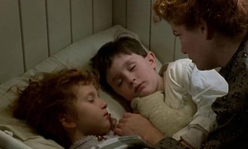 Captura de pantalla de una escena de la película Titanic.