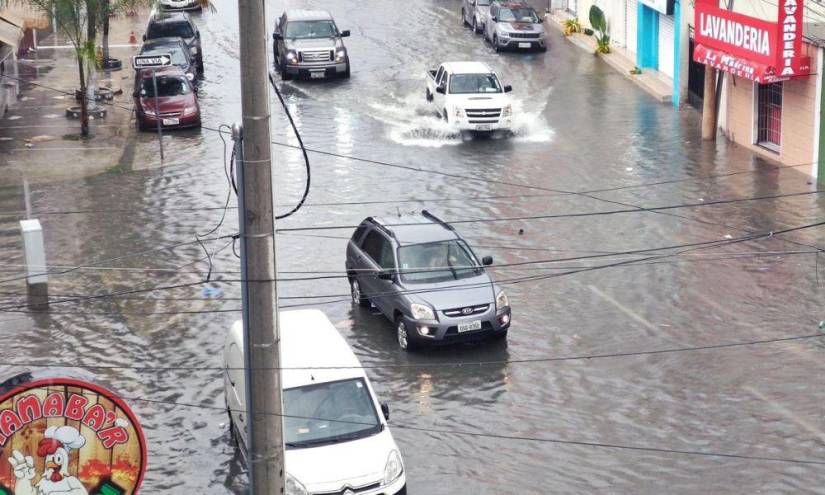 Calles inundadas en la provincia de Santa Elena de una imagen de archivo.