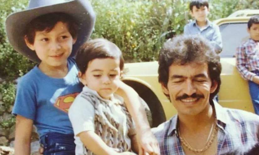 Joan Sebastian junto a sus hijos en una imagen de archivo.