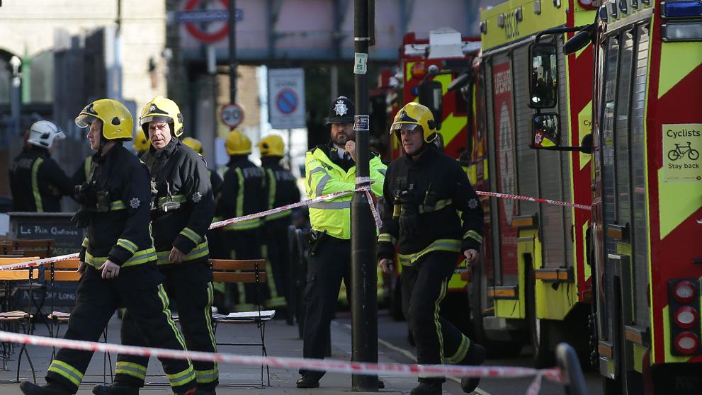 Londres, en máxima alerta mientras autoridades buscan a autor de atentado en metro
