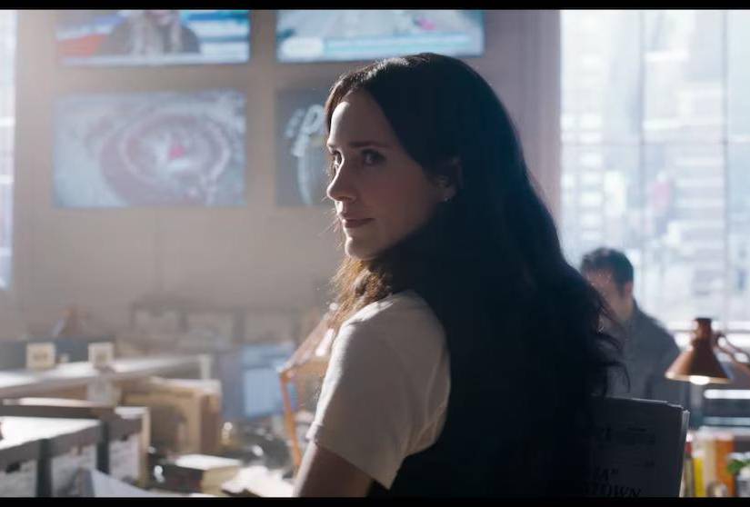 Rachel Brosnahan interpreta a Lois Lane, aportando frescura y dinamismo a la nueva película.