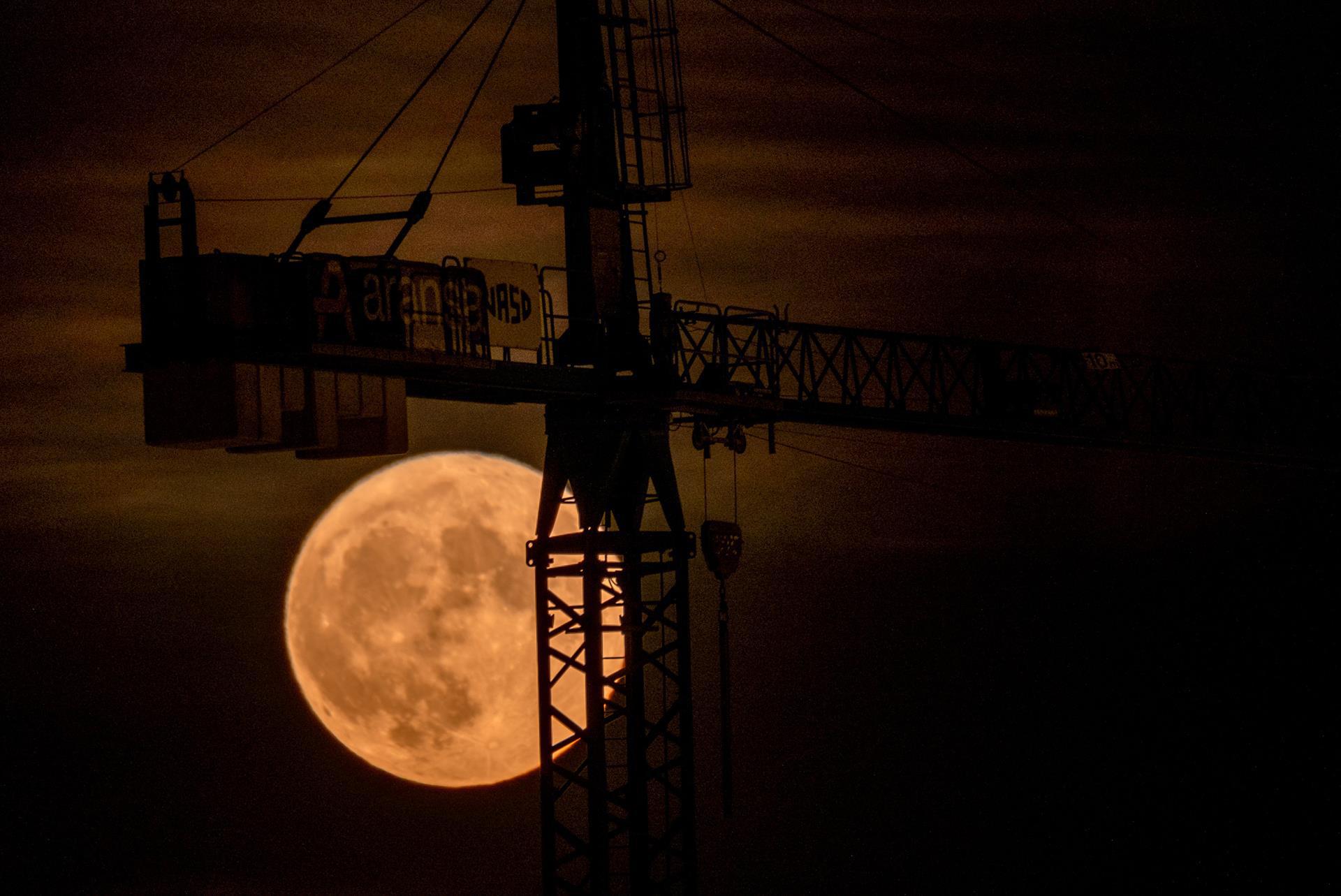 Superluna vista este jueves desde Logroño. La luna llena de julio llamada también Superluna de ciervo.